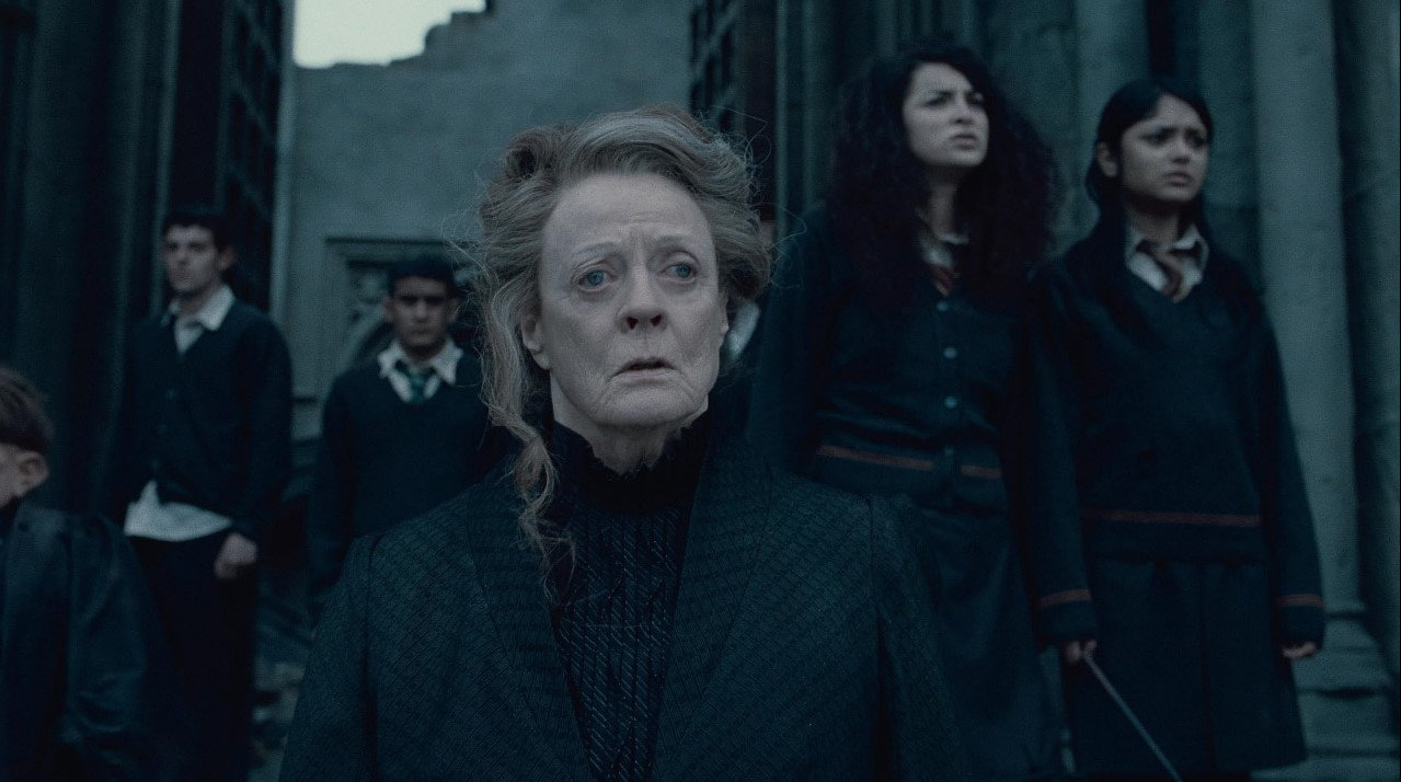Minerva McGonagall (Maggie Smith) – Professora de Transfiguração e vice-diretora de Hogwarts. Justa e exigente, tem um grande senso de proteção pelos alunos e se destaca na batalha final.
