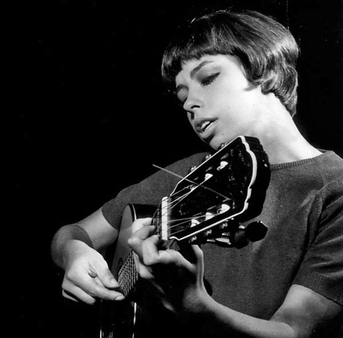 Em 1967, Nara tem agenda de shows não somente no Brasil, mas também no exterior, desenvolvendo carreira na Europa. 