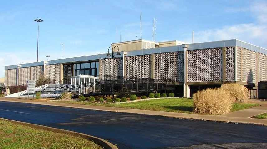 USP Marion (Marion, Illinois): Originalmente uma prisão comum, a USP Marion foi transformada em uma prisão de segurança máxima após incidentes violentos na década de 1980.