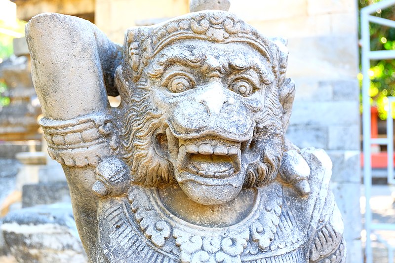 A quantidade dessa espécie de macacos é tão grande no local que o templo de Uluwatu é também conhecido como Templo dos Macacos.