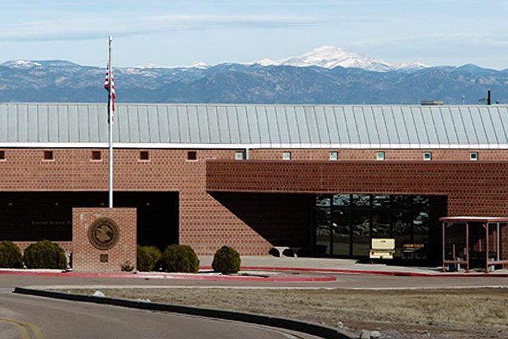 USP Florence High (Florence, Colorado): Faz parte do complexo penitenciário conhecido como Florence Federal Correctional Complex (FCC Florence), que inclui também a famosa ADX Florence.