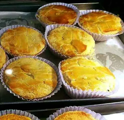 No Brasil, os salgados estão presentes em eventos e festas de aniversários, dando um toque especial. Entre eles, está a empada, extremamente popular e com diversas variações. 

