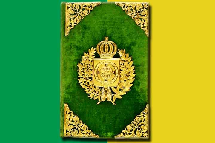 A rua, hoje uma das mais famosas de São Paulo, foi batizada com esse nome em homenagem à primeira Constituição do Brasil, outorgada pelo imperador Dom Pedro I em 25 de março de 1824.