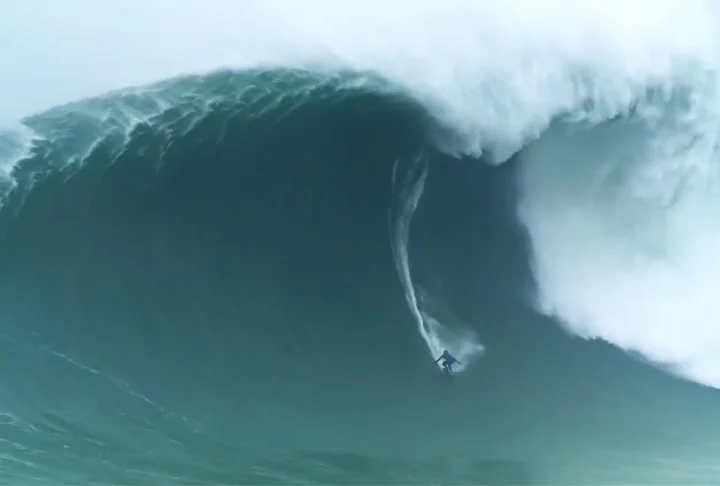 Esse fenômeno ocorre por causa da presença de um cânion submerso, uma fenda criada por tremor de terra, que faz com que as ondas ganhem força incomum em direção à costa. Já houve registros de ondas de até 30 metros de altura. 