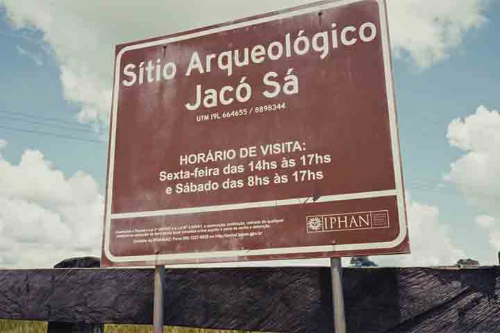 O geoglifo do Sítio Arqueológico Jacó Sá foi tombado pelo Iphan como Patrimônio Histórico e Artístico Nacional. 
