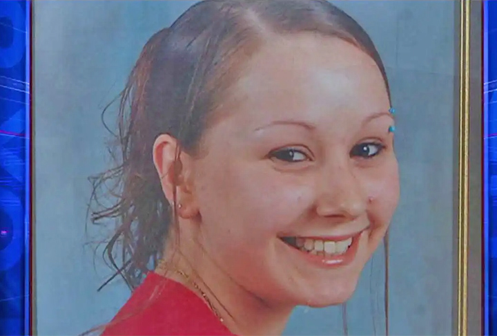  As três mulheres ficaram todo esse tempo vivendo presas dentro de uma casa. Era comum que elas ficassem amarradas e nem sequer vissem a luz solar. Também foram abusadas sexualmente. Berry (foto) até engravidou e virou mãe de uma menina. 