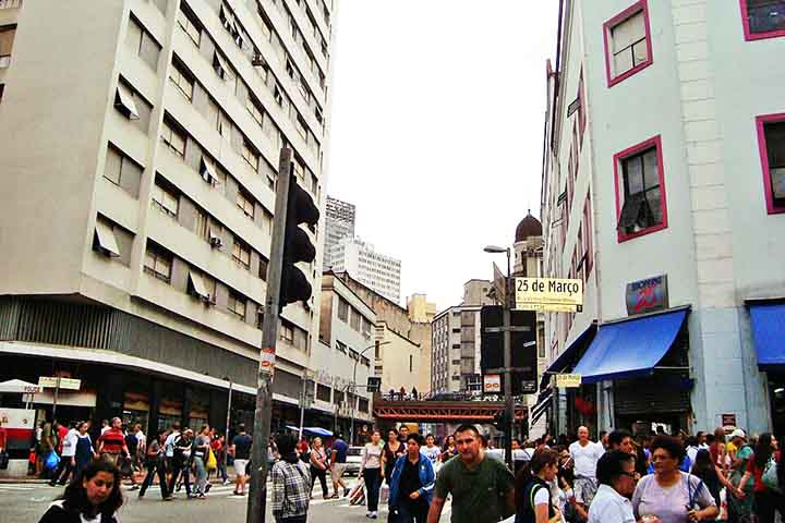 Segundo os registros históricos, os primeiros comerciantes documentados na região eram árabes.