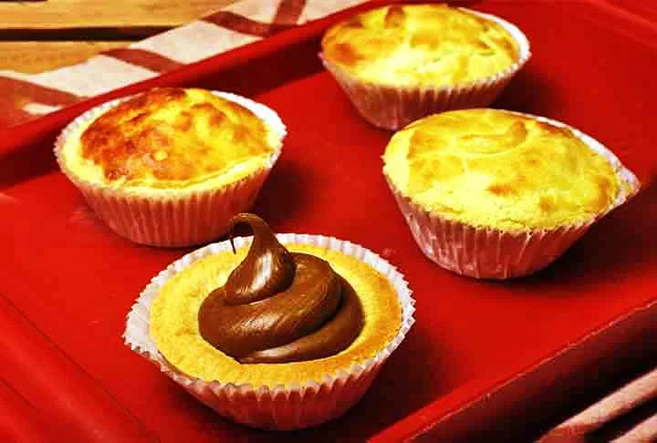 Não há informações sobre a origem das empadas doces, porém logo ganharam destaque no popular salgado. Essa opção se transformou em uma saborosa sobremesa nos pratos brasileiros.  