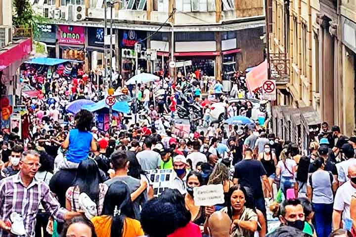 De acordo com o site da Prefeitura de São Paulo, no fim da década de 1920 o espaço já tinha cerca de 580 mil habitantes e mais de 500 lojas.
