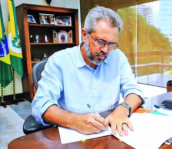 Diante da reação popular à inconsistência do monumento, o governador do Ceará, Elmano de Freitas (PT), anunciou que a estátua será reconstruída. 
