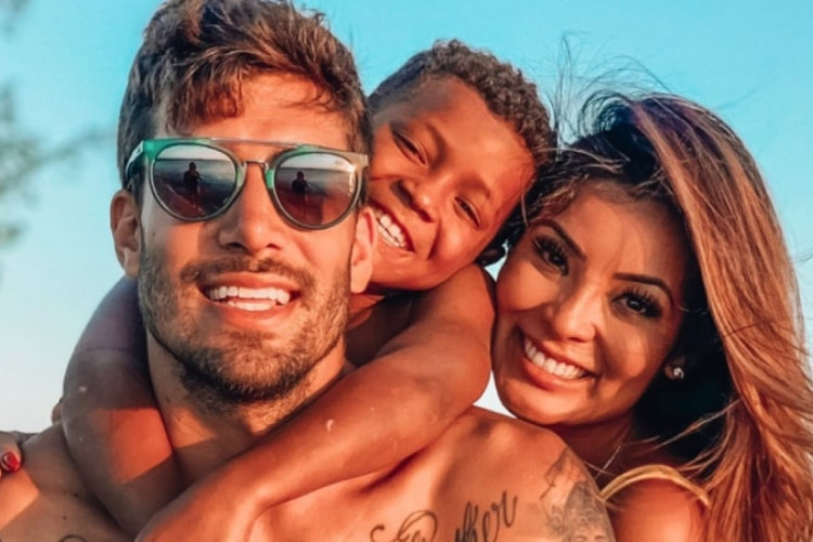  Guilherme Leonel, o filho de 12 anos e Carol Nakamura.