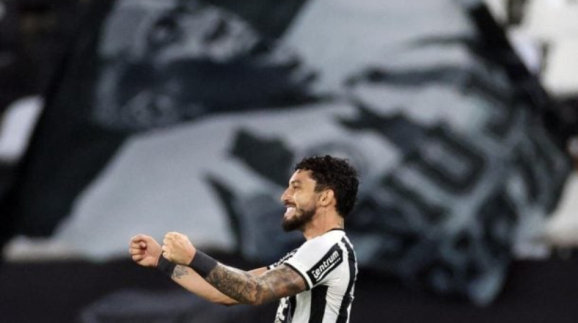 Lateral destaca atual sequência do Alvinegro, que goleou o Internacional por 4 a 0 e terá duelo decisivo com o Estudiantes na quarta-feira 