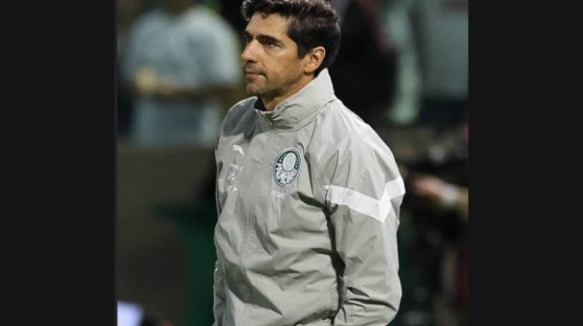 Treinador alviverde se revoltou com a não aplicação de um cartão amarelo ao zagueiro Alan Franco no segundo tempo do Choque-Rei em Barueri