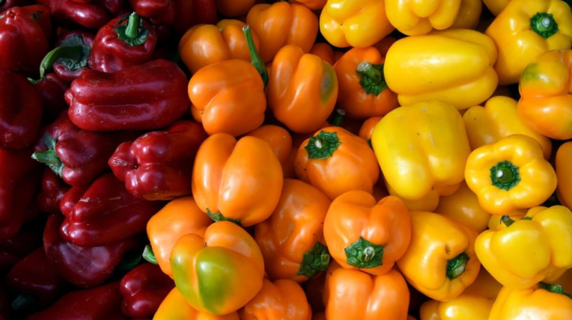 O pimentão é rico em nutrientes essenciais para a saúde do corpo (Imagem: Gary Lenhart | Shutterstock) 