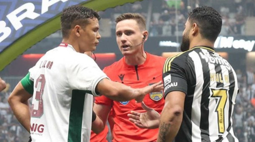 Após revés, zagueiro explica que gostaria de ter utilizado o termo 'personalidade' e não duvida do caráter de nenhum jogador do Tricolor