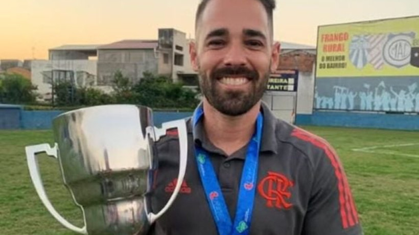 Decisão, que partiu diretamente do treinador, reflete a busca por ajustes na estratégia da equipe em momento crucial da temporada