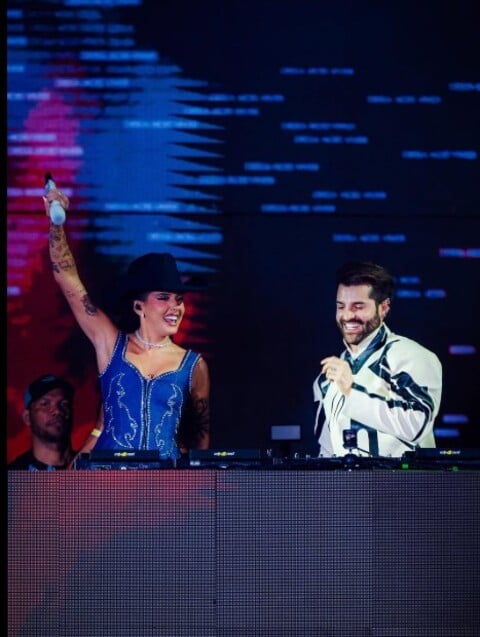 Ana Castela surpreendeu o público do Ribeirão Rodeo Music ao apresentar música em parceria com Alok, em 01/05. A cantora subiu ao palco para gravar um feat ao vivo com o DJ de “Deixa nóis Viver”, canção que mescla ritmos diversos. 

