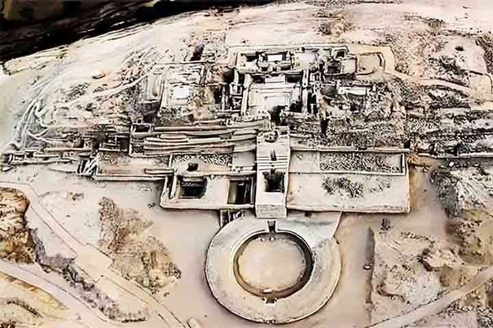 A estrutura foi identificada no assentamento urbano de Chupacigarro, na região norte de Lima, no Peru.