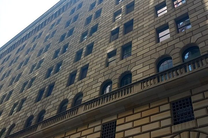 Essa exigência se aplica mesmo a atividades corriqueiras, como a manutenção do local.