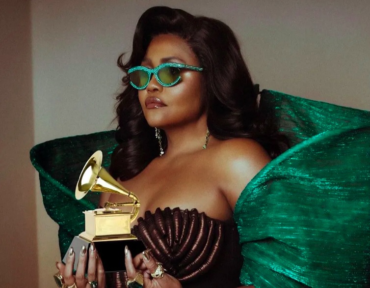 Em 2022, celebrou os 20 anos da Banda Tecno Show com o álbum TecnoShow, que rendeu o Grammy Latino de Melhor Álbum de Música de Raízes em Língua Portuguesa.