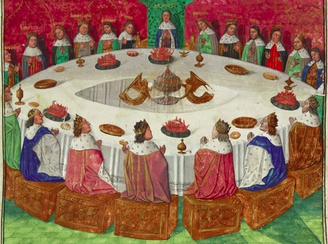Durante seu reinado, Arthur formou a Távola Redonda, reunindo os cavaleiros mais nobres, como Lancelot, Gawain e Percival, para buscar justiça e o Santo Graal. 