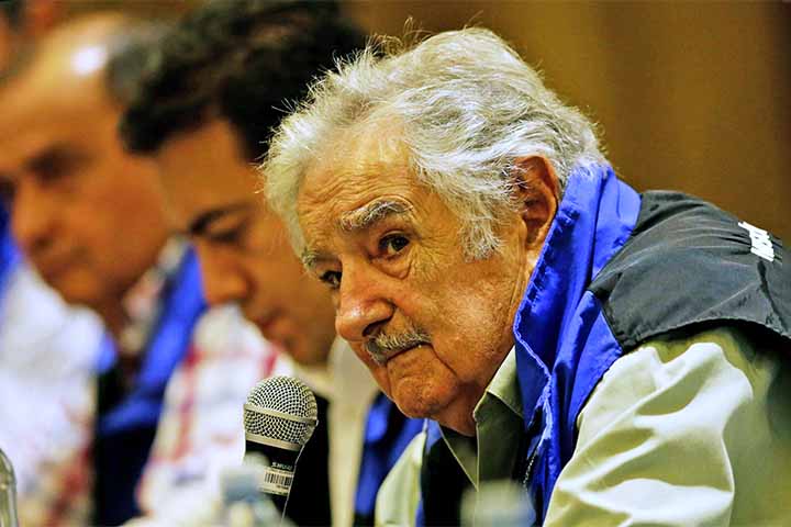 Mujica afirmou que o câncer se espalhou para o fígado e causou comoção ao declarar que estava morrendo. “Estou condenado, irmão. É até aqui que vou”.