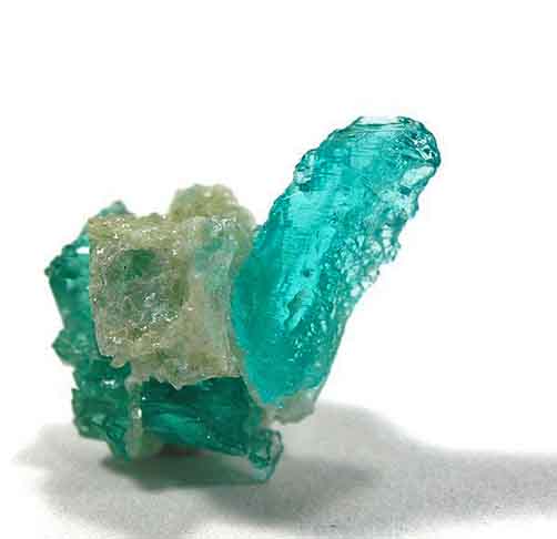 Turmalina Paraíba- Essa variante de turmalina foi descoberta e se tornou comum no sertão da Paraíba, por isso  recebeu esse nome. É conhecida pela cor azul neon intensa. Pela sua aparência e raridade  tornou-se cobiçada na Europa.