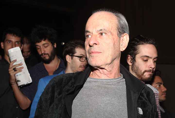 O cantor revelou que chegou a se emocionar com uma cena de momento dramático durante as filmagens. “Sou duro na queda, mas me descontrolei duas vezes com esse filme. Quando vi a filmagem, uma cena, quando 'eu' apareço chegando para o Marco (seu ex-namorado) - ele doente com AIDS - com meu teste negativo. Eles foram tão convincentes, que tive uma coisa. Me desestabilizou, tinha vivido aquilo”, afirmou.

