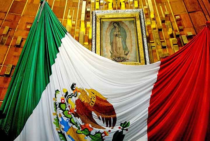 Nossa Senhora de Guadalupe - Este título nasceu das aparições ao indígena Juan Diego e seu tio Juan Bernardino em 1531, período da colonização espanhola no México
