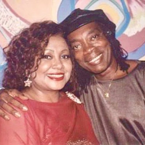 Nos anos 60, Milton escreveu, em parceria com César Roldão Vieira, as canções para a peça infantil Viagem ao Faz de Conta de Walter Quaglia. Além disso, o cantor entrou no estúdio acompanhado pelo 'Tamba Trio. no Rio de Janeiro, em 1967, para gravar seu primeiro disco. 