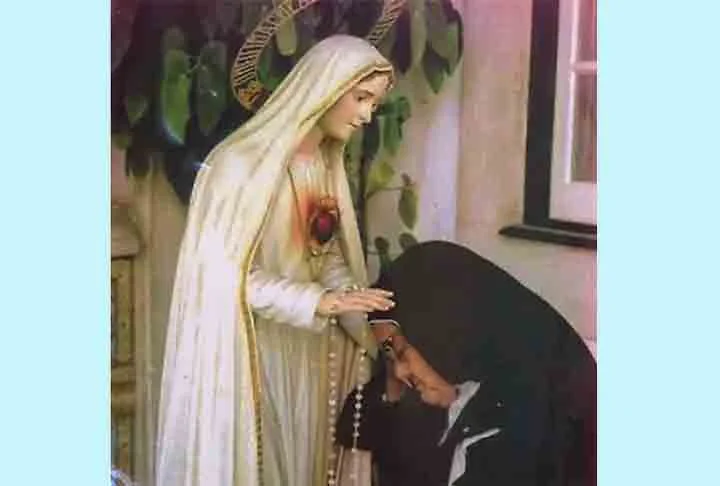 As aparições às crianças teriam ocorrido no dia 13 de todos os meses seguintes até outubro. Na aparição de julho, Nossa Senhora teria revelado o que passou a ser conhecido como ‘Segredos de Fátima” - descritos em textos escritos por Lúcia (foto). 
