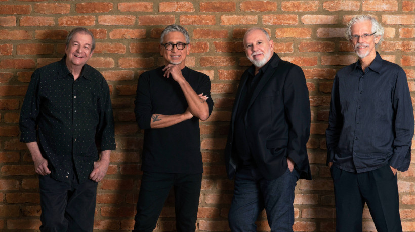 Banda de MPB de origem carioca venceu o Grammy em 2023 na categoria Melhor Álbum de Pop Latino; show acontece no dia 7 de junho, no Teatro do RioMar Fortaleza