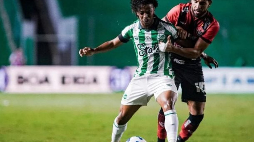 Clube gaúcho afirma que 'tomará medidas cabíveis' e afastou o jogador, embora não tenha comunicado de forma oficial
