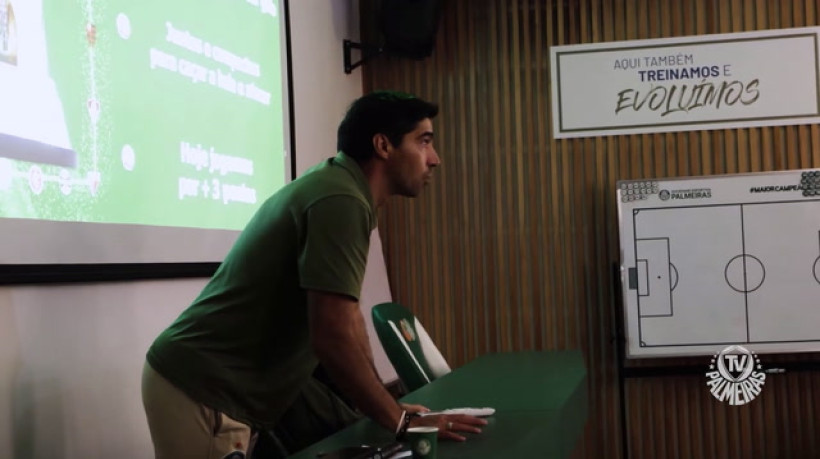 Abel Ferreira faz homenagem a mães antes de Choque-Rei: 'Joguem por elas'