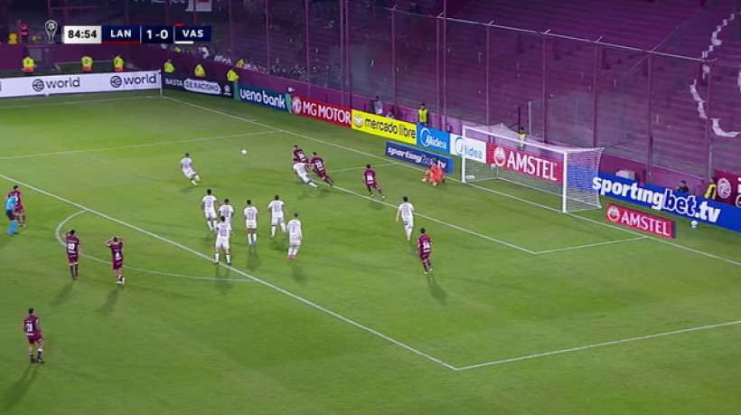 Leo Jardim faz defesa impressionante e salva Vasco do segundo gol na CONMEBOL Sudamericana