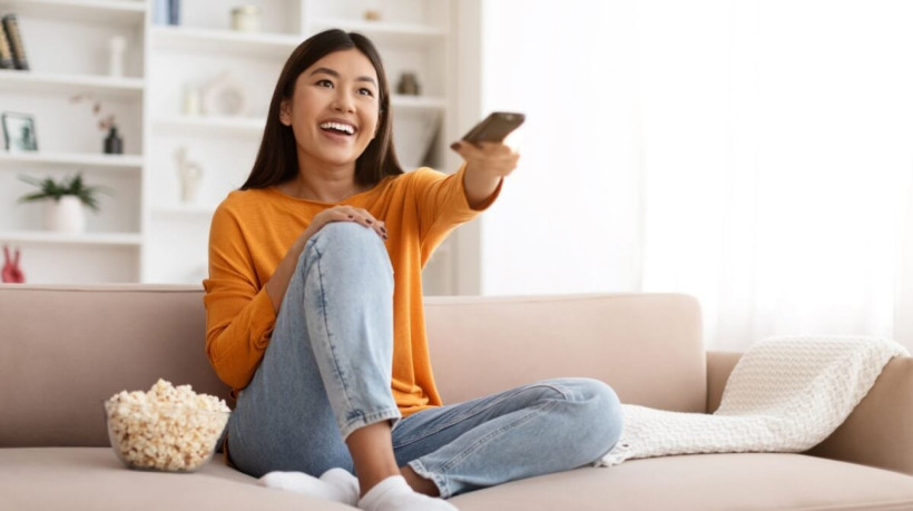 As produções coreanas sabem como explorar emoções reais, criar conexões inesperadas e surpreender com cada episódio (Imagem: Prostock-studio | Shutterstock)