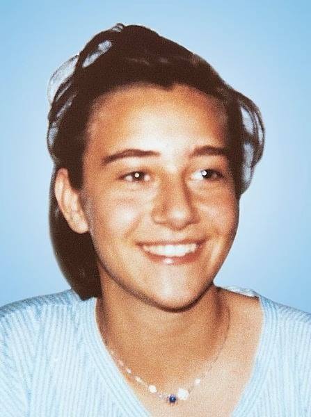 Aos 9 anos, participou de um encontro cristão, onde conheceu e passou a seguir os ensinamentos de Jesus. Aos 17 anos, ela foi diagnosticada com um tumor ósseo, mas decidiu recusar morfina para oferecer suas dores como um sacrifício a Deus. 