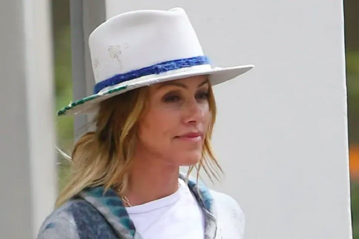 Em julho de 2023, já havia rumores sobre o relacionamento entre Baumgartner e o ex-vizinho quando eles foram vistos juntos no Havaí.