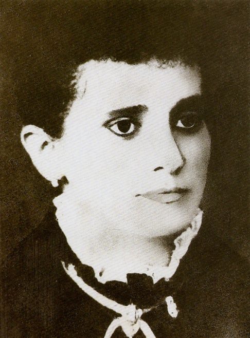 Maria Tomásia Figueira Lima: Natural de Sobral (CE), foi uma figura central no movimento abolicionista do Ceará, inclusive se casando com um: Francisco de Paula de Oliveira Lima. Maria se destacoucomo cofundadora e primeira presidente da Sociedade das Cearenses Libertadoras, formada em 1882 por 22 mulheres de famílias influentes que atuaram pela abolição da escravidão.