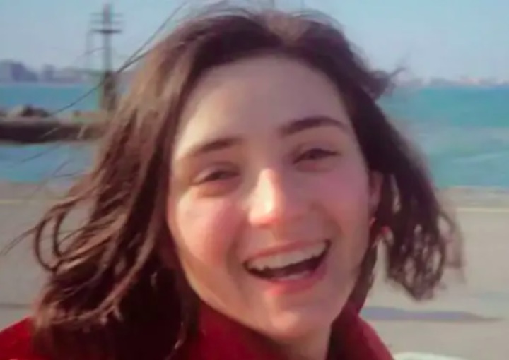 Sandra morreu tragicamente em 1984, aos 22 anos, após ser atropelada por um carro. Sua vida de virtude e serviço foi reconhecida pela Igreja Católica, e ela foi beatificada em 2021.