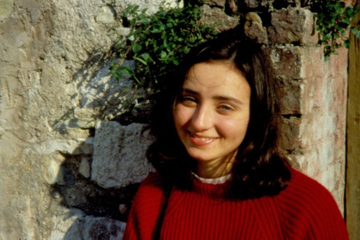 Beata Sandra Sabattini: Foi uma jovem italiana nascida em 1961, conhecida por sua profunda fé e dedicação aos mais necessitados. Ela se envolveu desde cedo em atividades de caridade, especialmente ajudando pessoas com deficiência e dependentes químicos. 