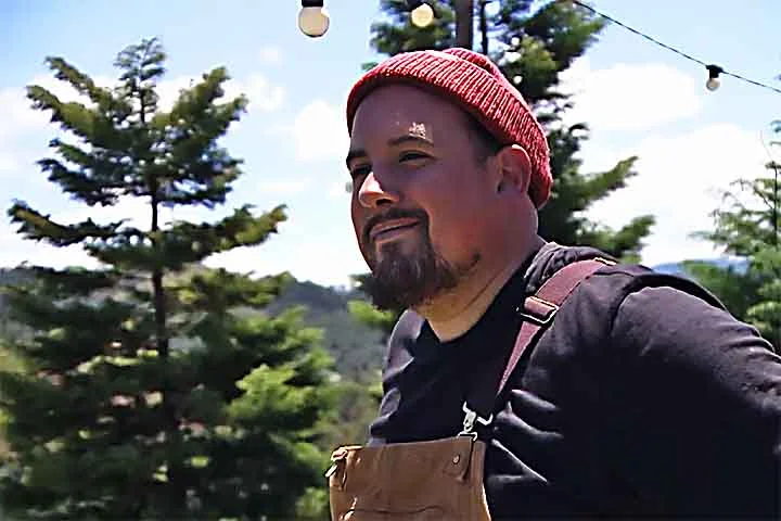 Esse estilo 'glamping' cresceu bastante, e a gente tentou focar um pouco no estilo meio rancho americano, uma coisa diferente que a gente não encontra tanto, explicou o empresário, que também é dono de uma hamburgueria.