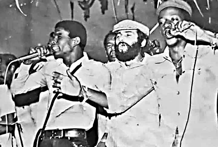 Nos anos 80, Neguinho conquistou dois títulos, em 1980 e 1883. No entanto, os desfiles mais marcantes da Beija-Flor foram os vices de 1986 e 1889. No primeiro, desfilou sob forte chuva ao falar sobre o mundo do futebol, enquanto no segundo trouxe o icônico Ratos e Urubus, larguem minha fantasia

