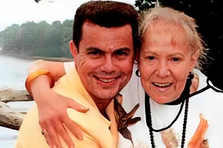 É o diretor artístico dos espetáculos da Cidade do Samba, onde está desde 2007. É uma figurinha carimbada nas transmissões e eventos da Liesa. Entre eles, estão sorteio da ordem dos desfiles, ensaios técnicos na Sapucaí e mini desfiles na Cidade do Samba.