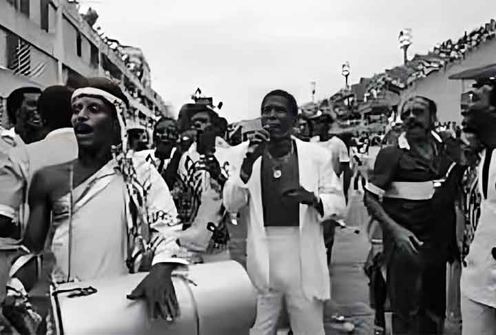 O intérprete não só venceu seu primeiro desfile, como emplacou logo um tricampeonato. Em 1977, o bi foi com o enredo Vovó e o rei da saturnália na corte egipciana e, em seguida, levantou o tri ao cantar A criação do mundo na tradição nagô. Era uma fase vitoriosa ao lado de Laíla e Joãosinho Trinta. 