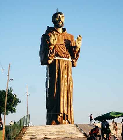 São Francisco de Assis tinha enorme proximidade com a natureza. Nesse sentido, seu amor universalista abrangia toda a Criação, e simbolizava um retorno a um estado de inocência, como Adão e Eva no Jardim do Éden.

