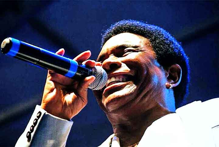 Em 2005, lançou seu primeiro DVD, na Cidade do Samba, contando com a presença de Sandra de Sá e dos intérpretes das escolas de samba. Fez uma turnê internacional, com shows em países como Bélgica, Itália, Suíça, Holanda, Espanha, França, entre outros.