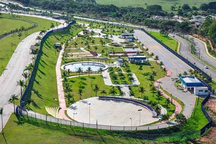 Parque Marcos Veiga Jardim: Aberto ao público em 2016, é um espaço moderno com um lago artificial, áreas de lazer e prática esportiva. Situado próximo ao Jardim Botânico, recebe uma média de 4 mil pessoas semanalmente. Oferece uma bela vista e ótima infraestrutura.
