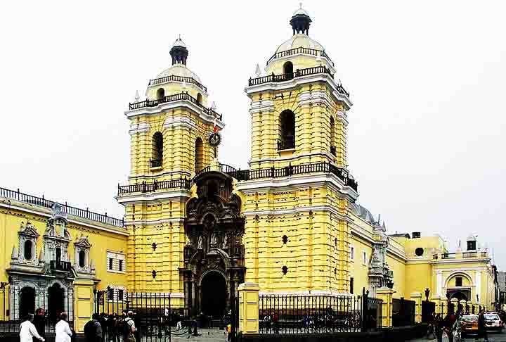 No ano de 1201, incentivado por seu pai, ele partiu para uma guerra que os senhores feudais haviam declarado contra a Comuna de Assis.