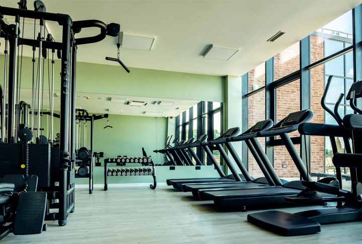 “Ele poderia ter explicado que estava fazendo um ‘drop set’ [método de musculação que não prevê descanso entre as repetições] e que precisava fazer cinco séries em sequência. Ele foi bem ignorante de não explicar para ela, faltou educação”, afirmou Zorzanelli, que é pós-graduado em Atividade Física Adaptada para Saúde.